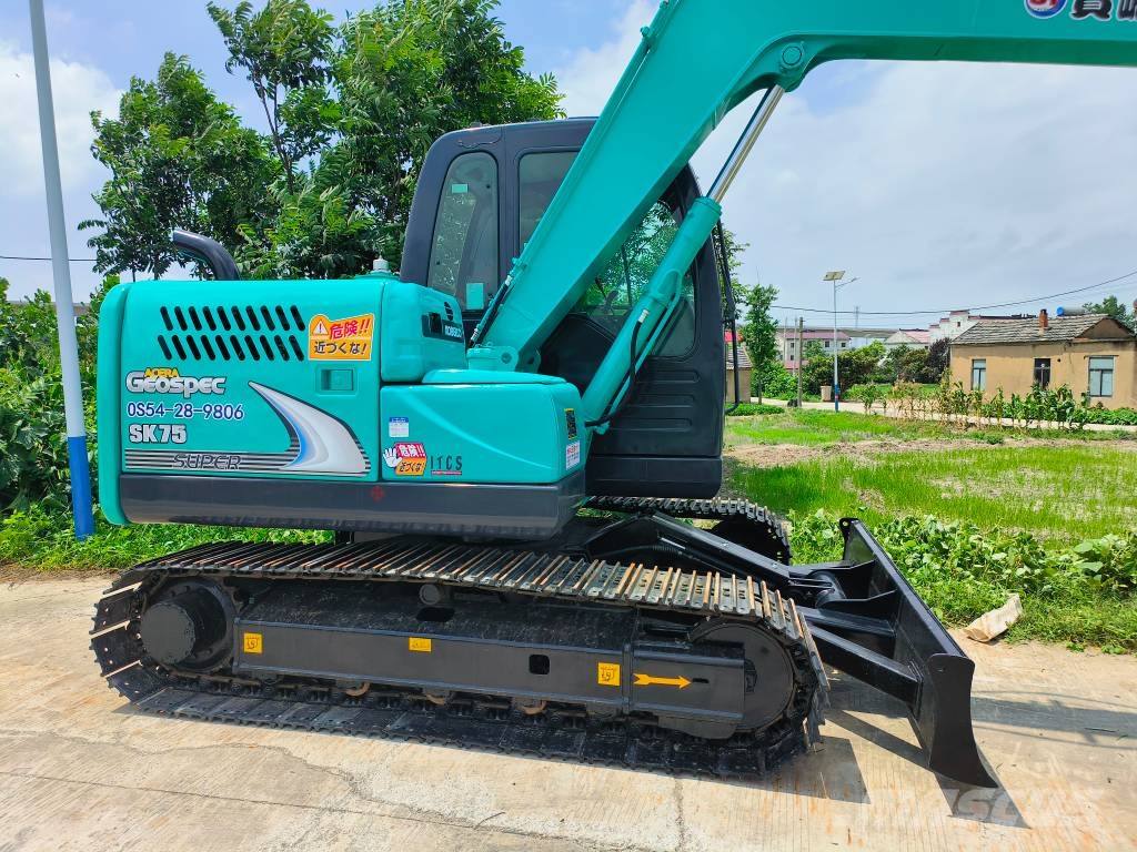 Kobelco SK 75 حفارات وسط 7 طن - 12 طن
