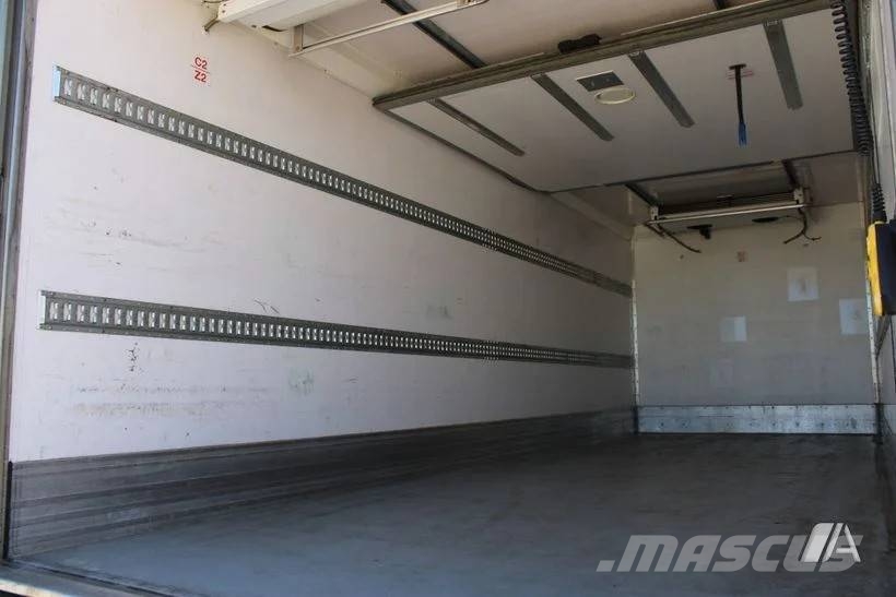 Renault D12 - CS 850 MT--049 Camion frigorifique