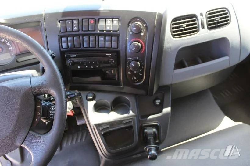 Renault D12 - CS 850 MT--049 Camion frigorifique