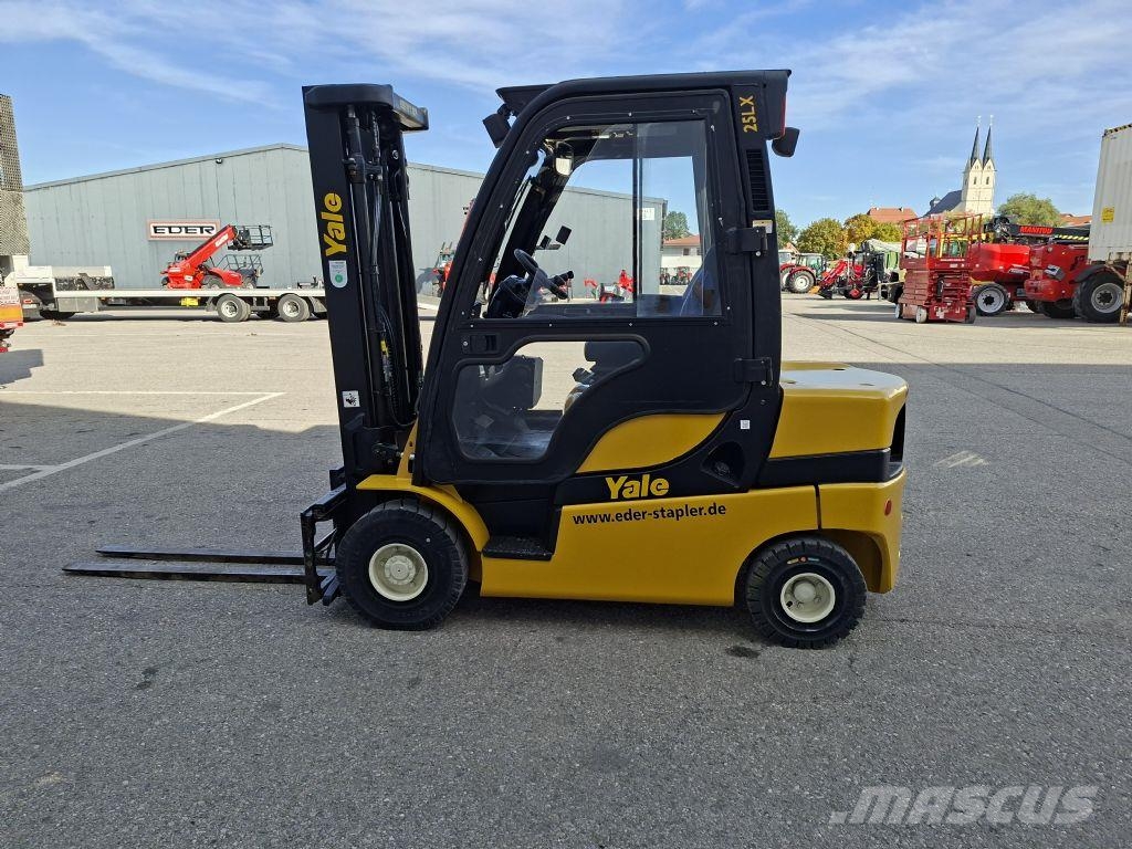Yale GDP 25LX شاحنات الديزل