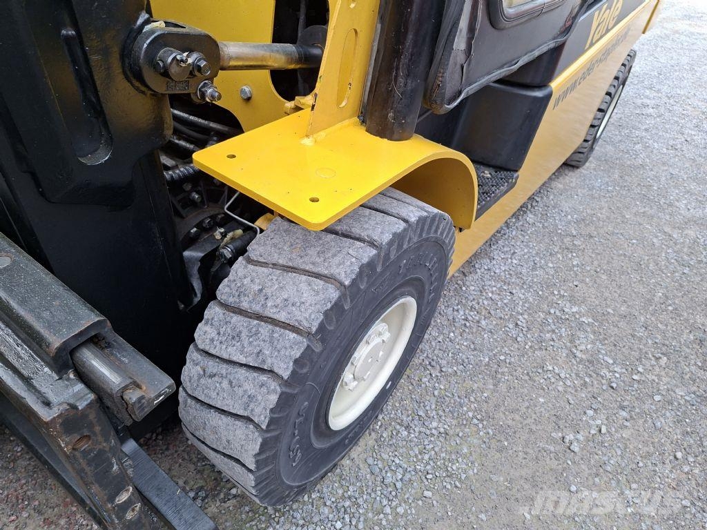 Yale GDP 25LX شاحنات الديزل