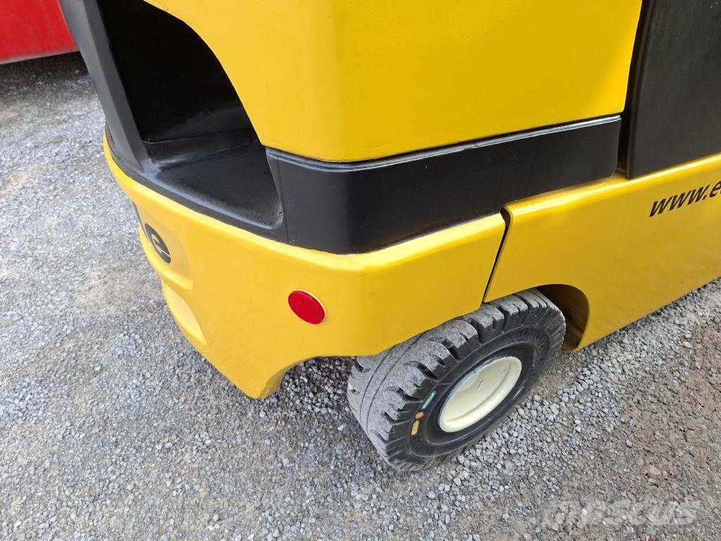 Yale GDP 25LX شاحنات الديزل
