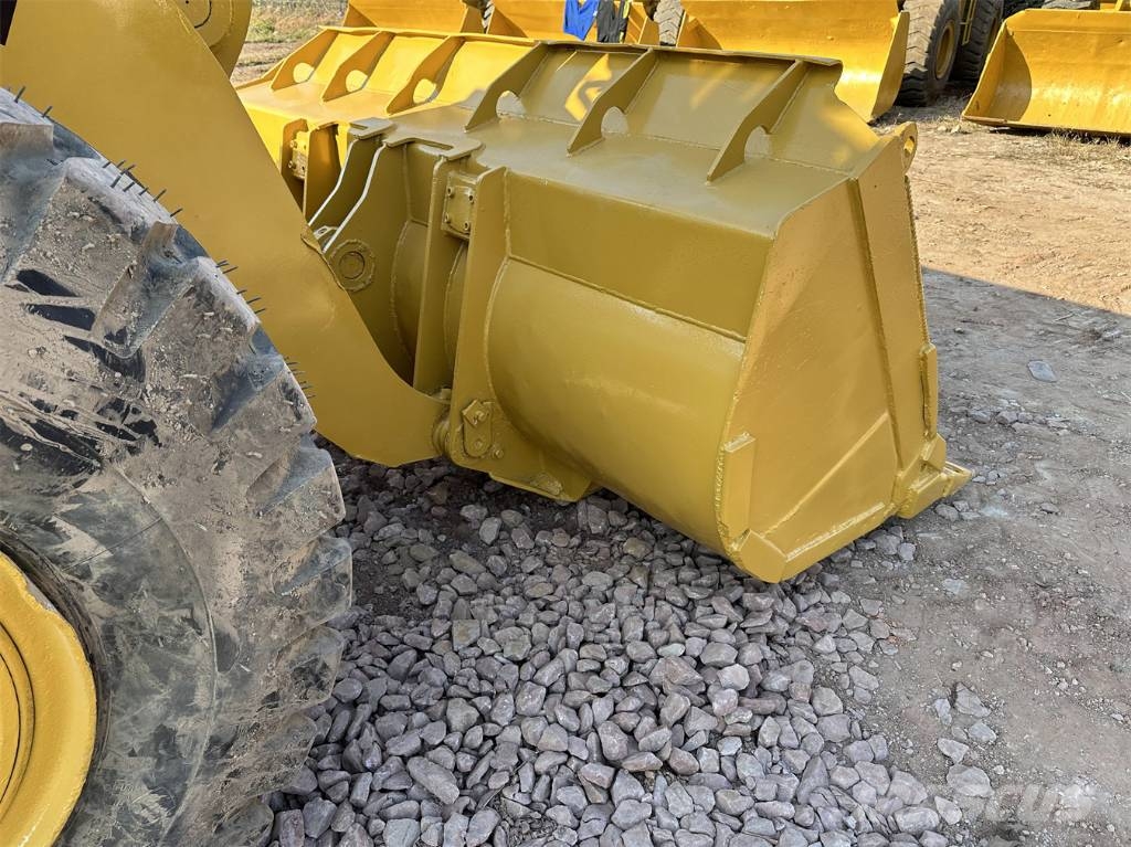CAT 966H Kolesni nakladalci