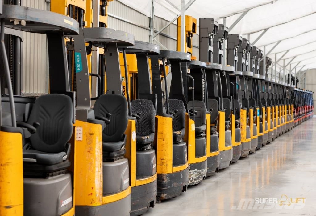 Jungheinrich ERC214 Stand-in stackers