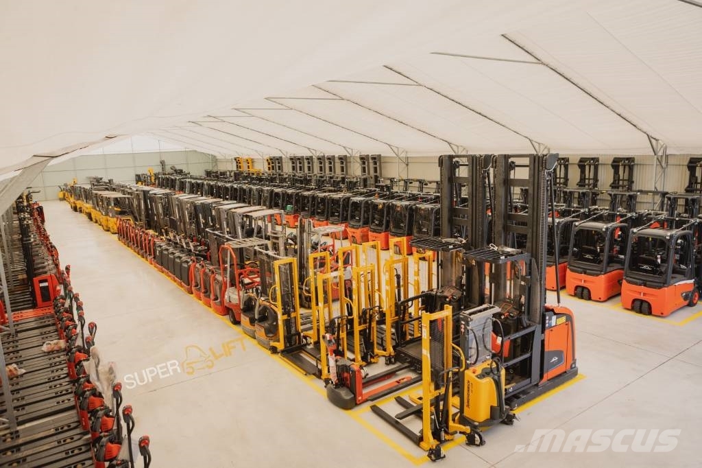 Jungheinrich ERC214 Stand-in stackers