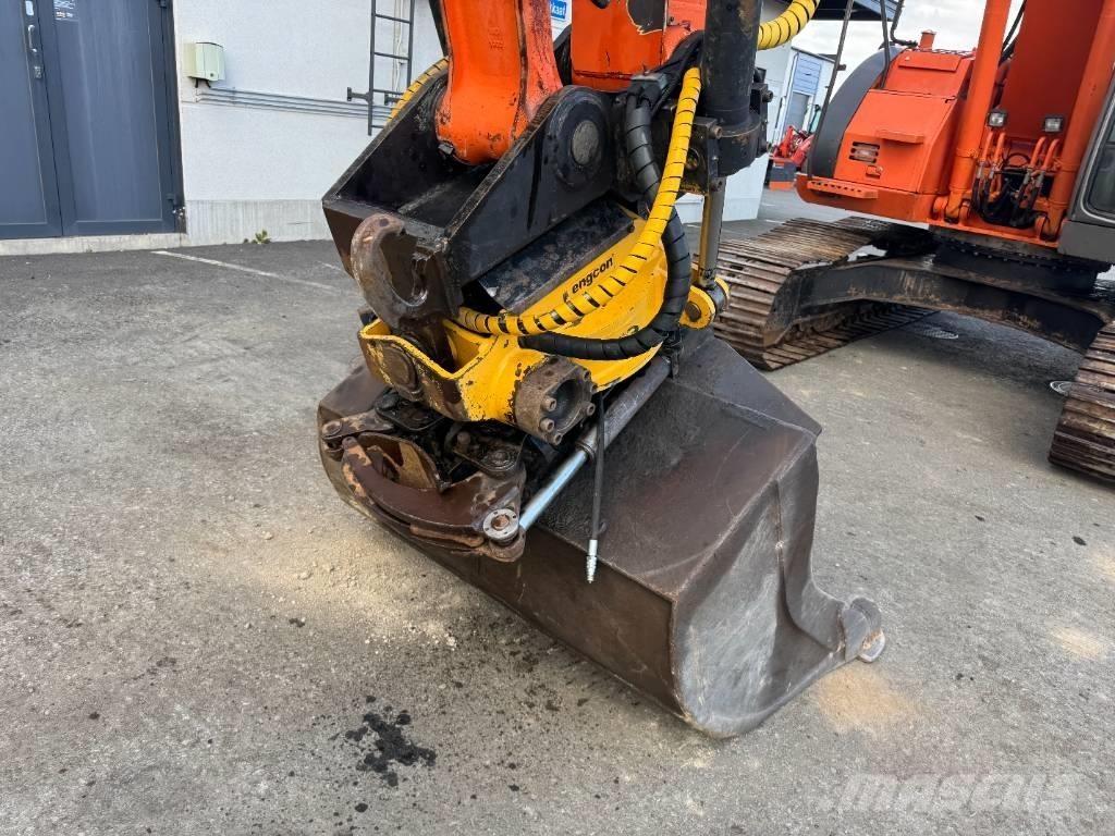Hitachi ZX225USR PYÖRITTÄJÄLLÄ Crawler excavators