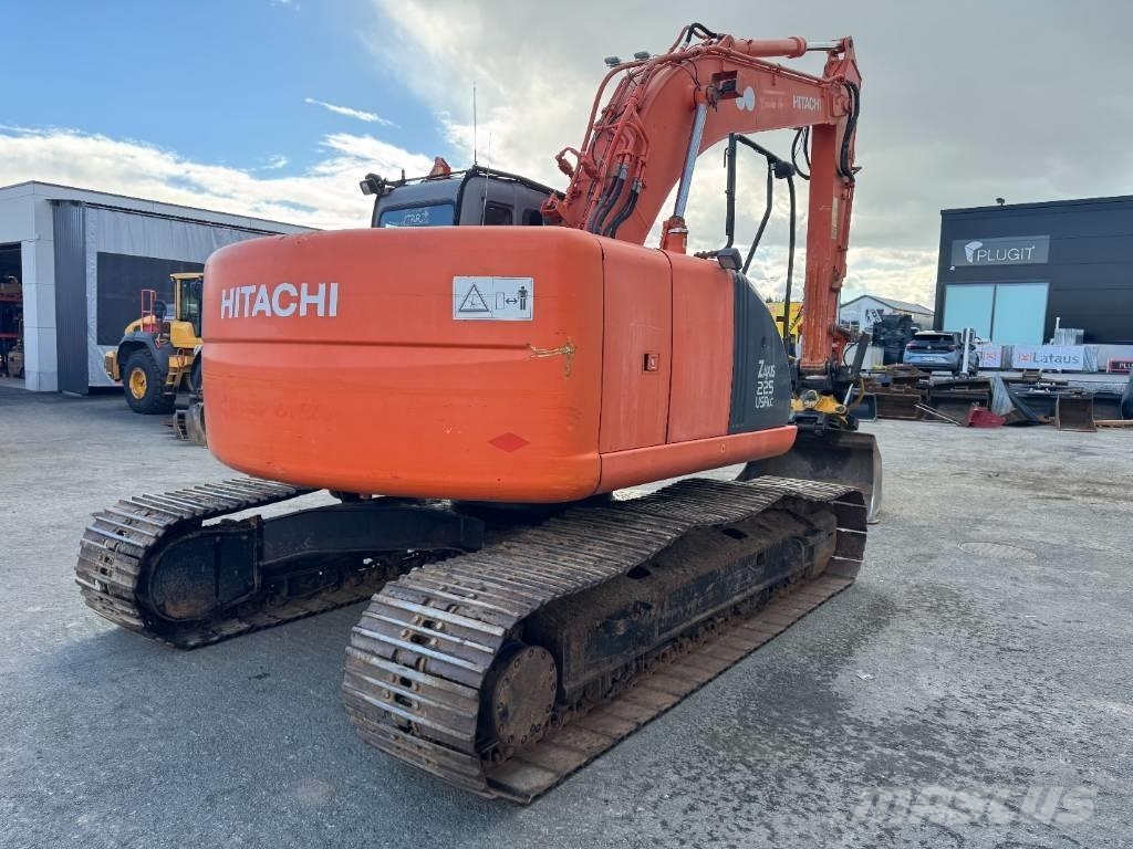 Hitachi ZX225USR PYÖRITTÄJÄLLÄ Crawler excavators