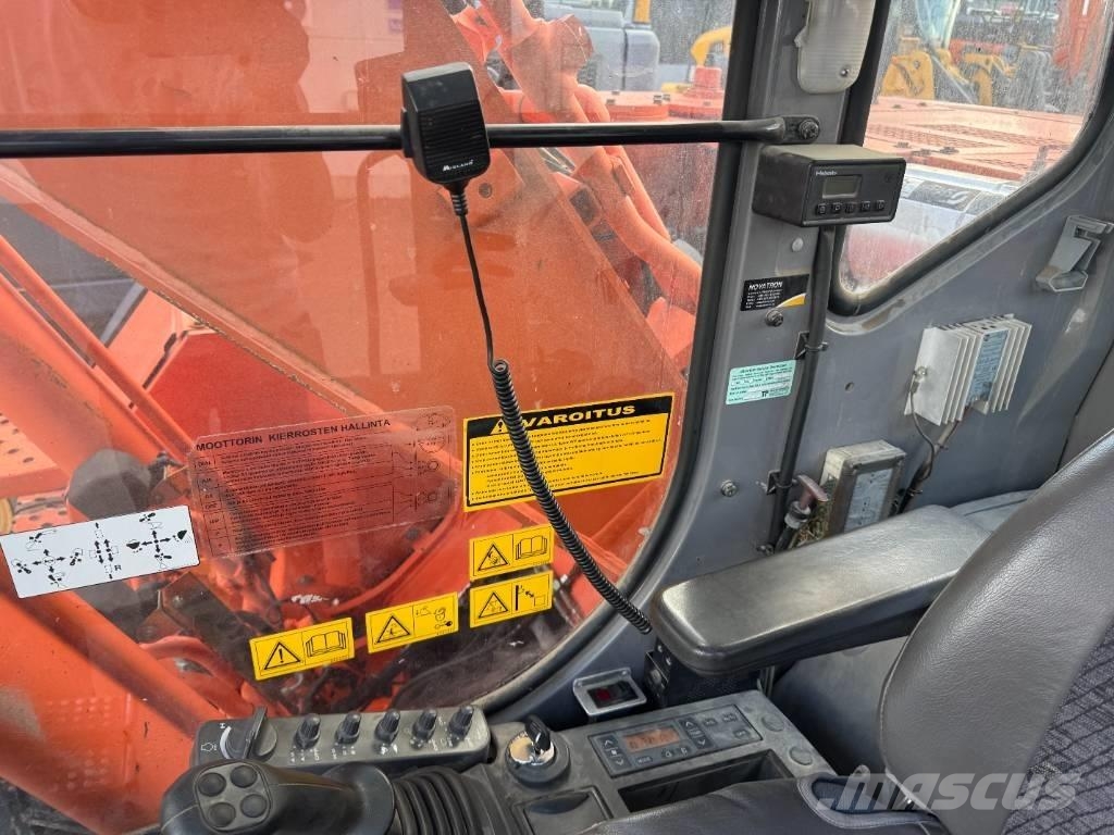 Hitachi ZX225USR PYÖRITTÄJÄLLÄ Crawler excavators
