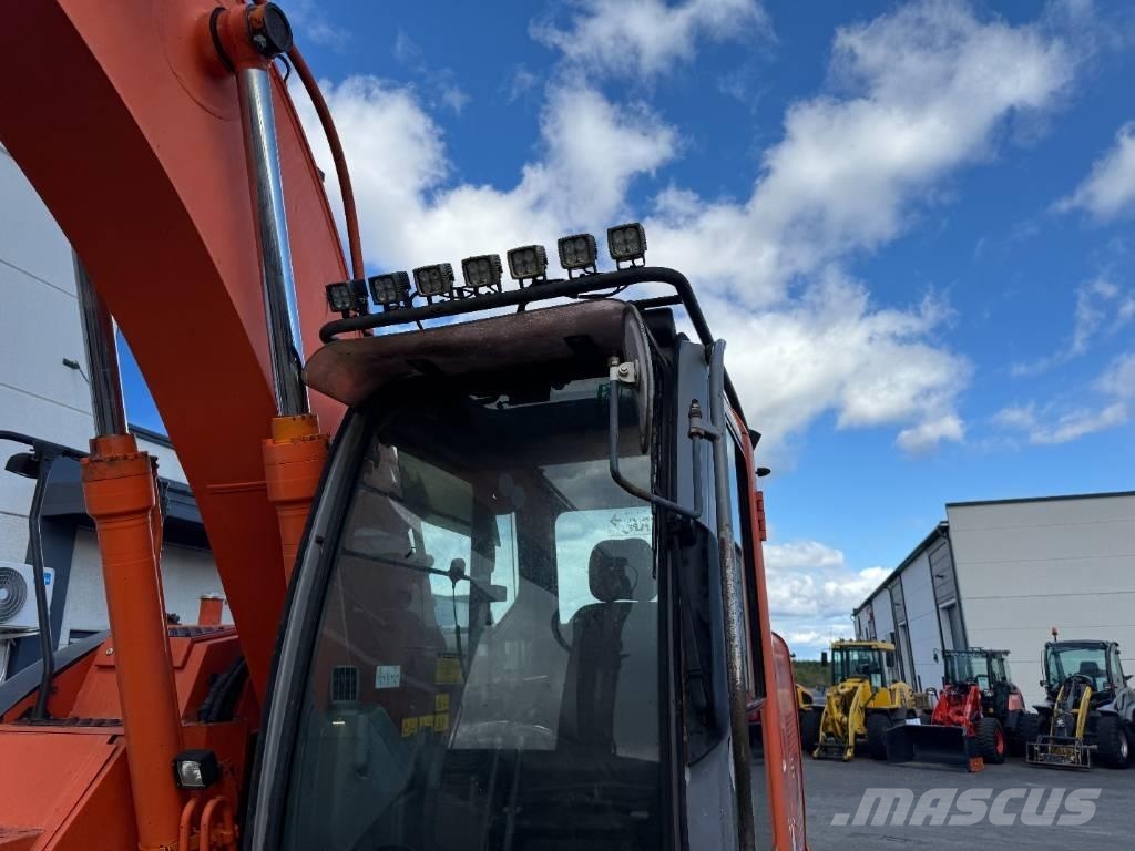 Hitachi ZX225USR PYÖRITTÄJÄLLÄ Crawler excavators