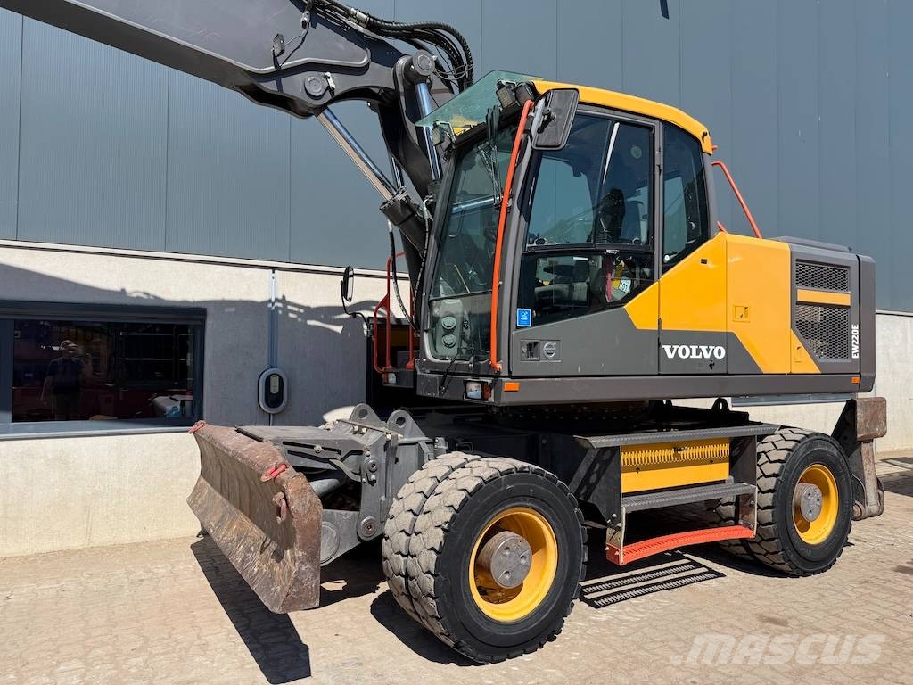 Volvo EW 220 E EW220 - EW 180 - EW 200 حفارات بعجل