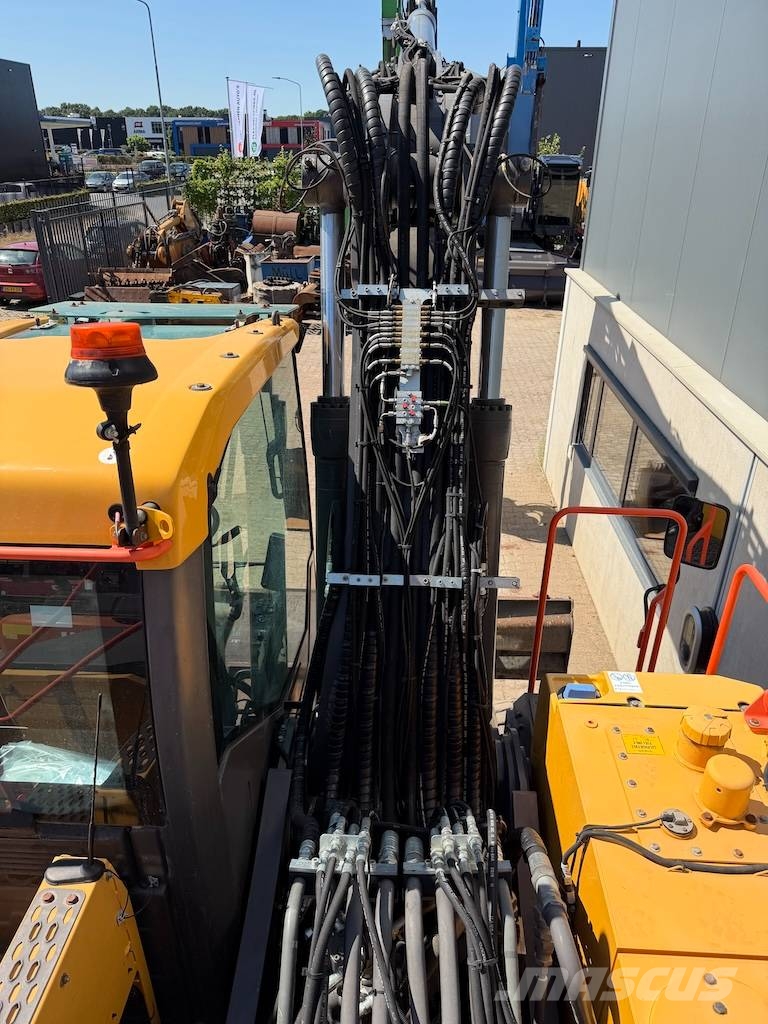 Volvo EW 220 E EW220 - EW 180 - EW 200 حفارات بعجل