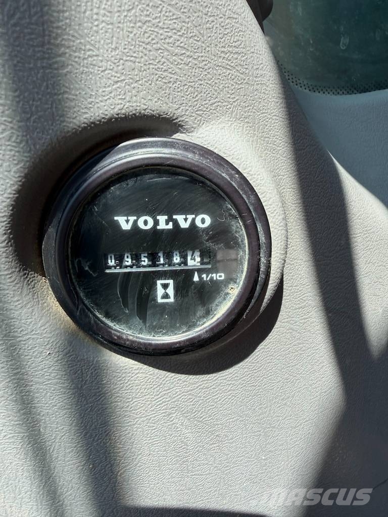 Volvo EW 220 E EW220 - EW 180 - EW 200 حفارات بعجل
