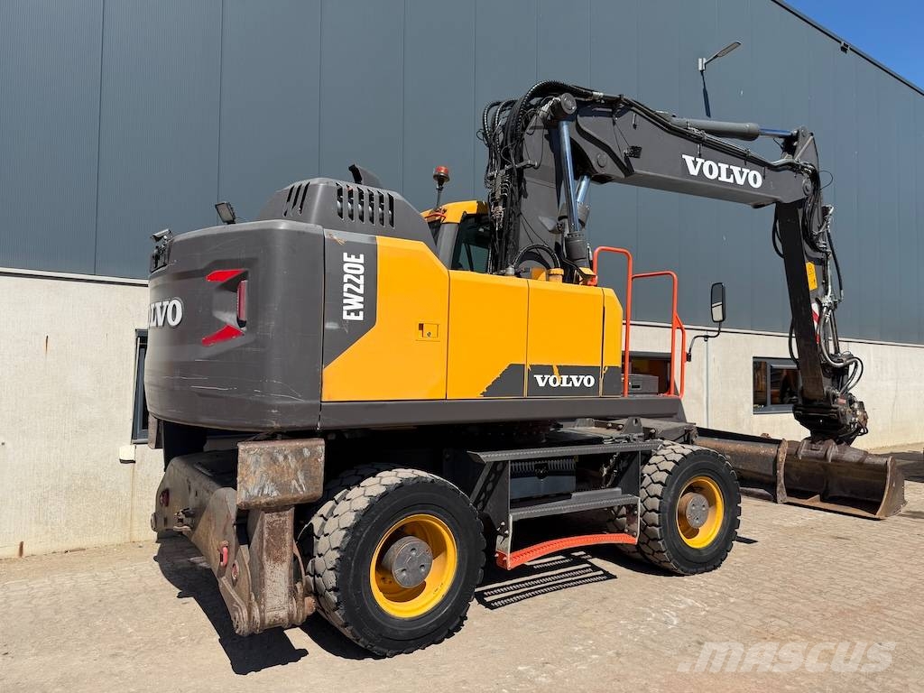 Volvo EW 220 E EW220 - EW 180 - EW 200 حفارات بعجل