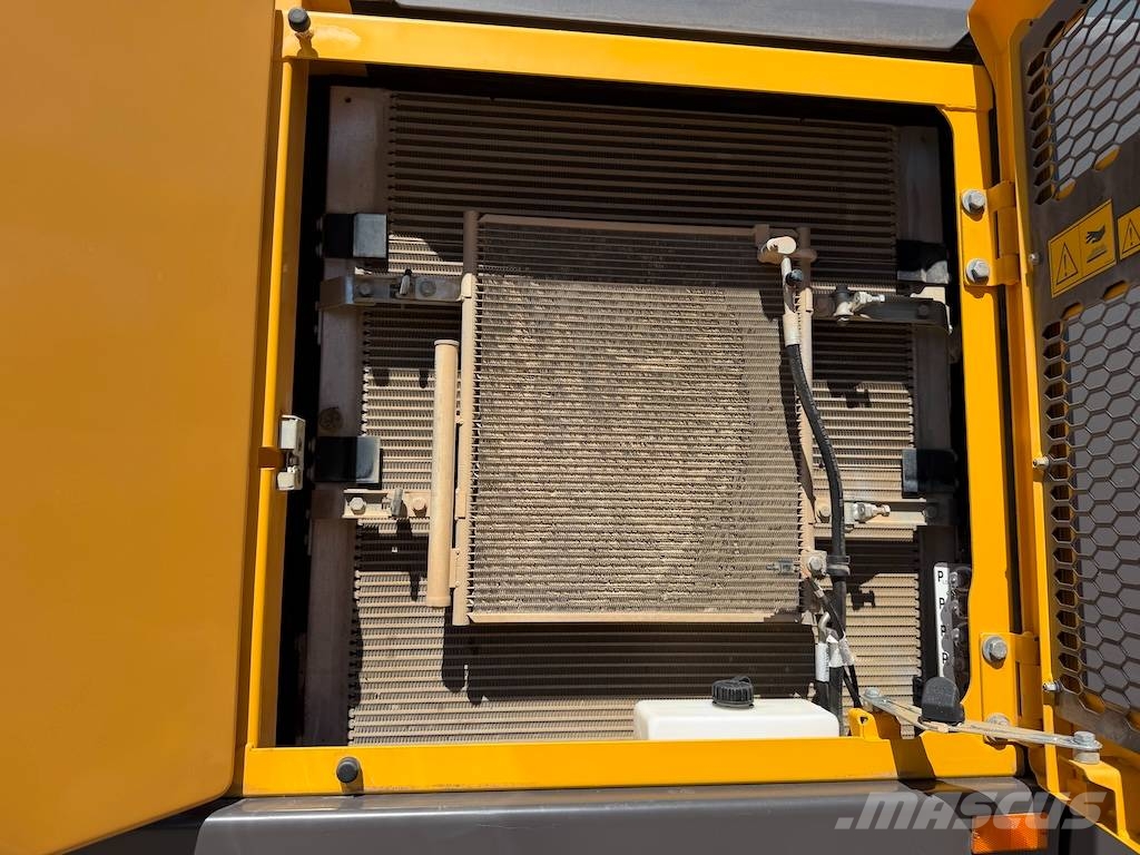 Volvo EW 220 E EW220 - EW 180 - EW 200 حفارات بعجل