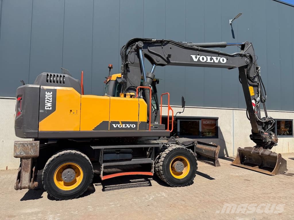 Volvo EW 220 E EW220 - EW 180 - EW 200 حفارات بعجل