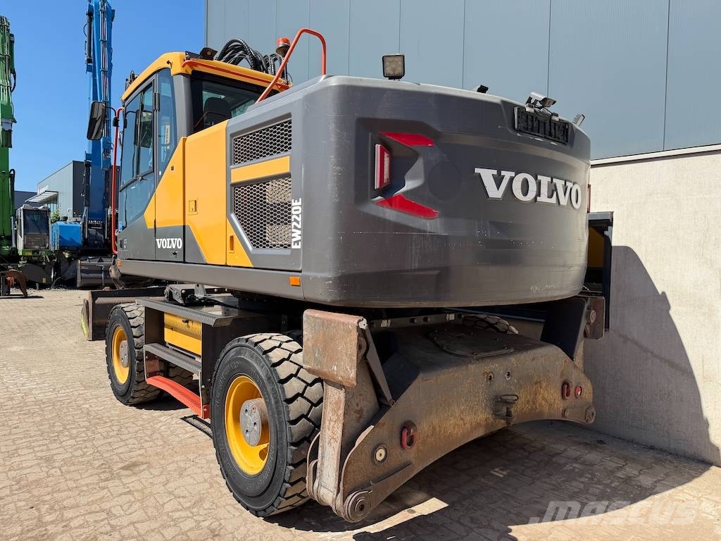 Volvo EW 220 E EW220 - EW 180 - EW 200 حفارات بعجل