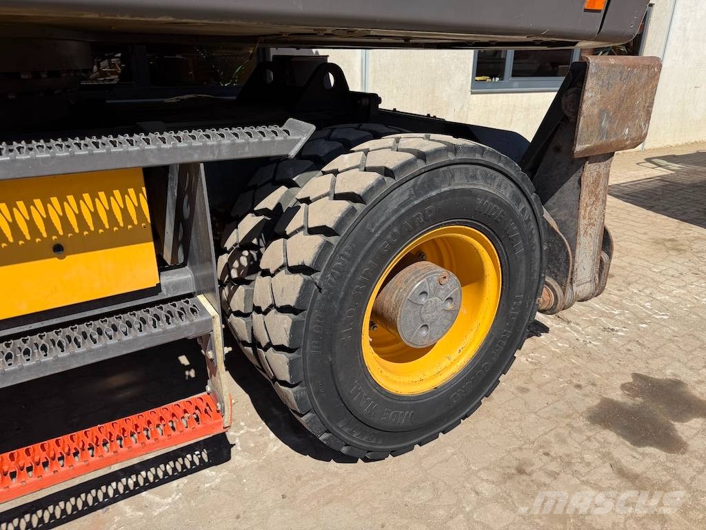 Volvo EW 220 E EW220 - EW 180 - EW 200 حفارات بعجل