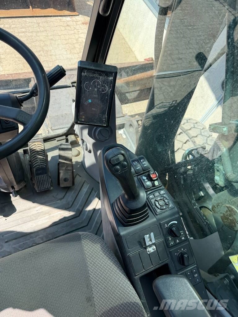Volvo EW 220 E EW220 - EW 180 - EW 200 حفارات بعجل
