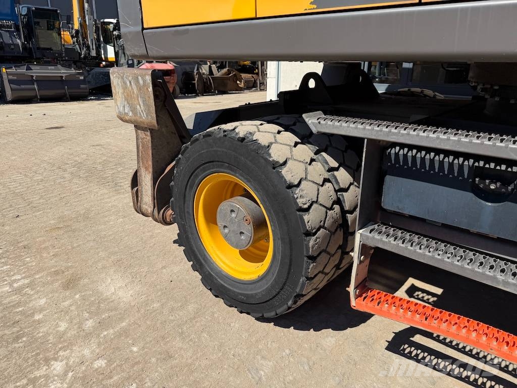Volvo EW 220 E EW220 - EW 180 - EW 200 حفارات بعجل
