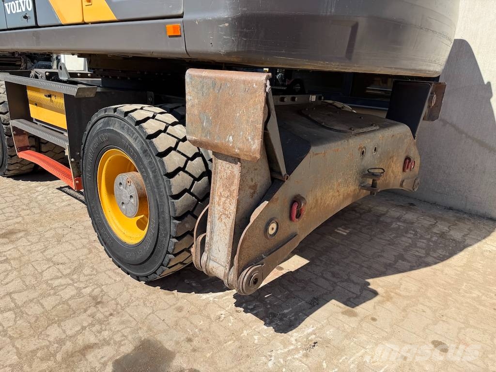 Volvo EW 220 E EW220 - EW 180 - EW 200 حفارات بعجل