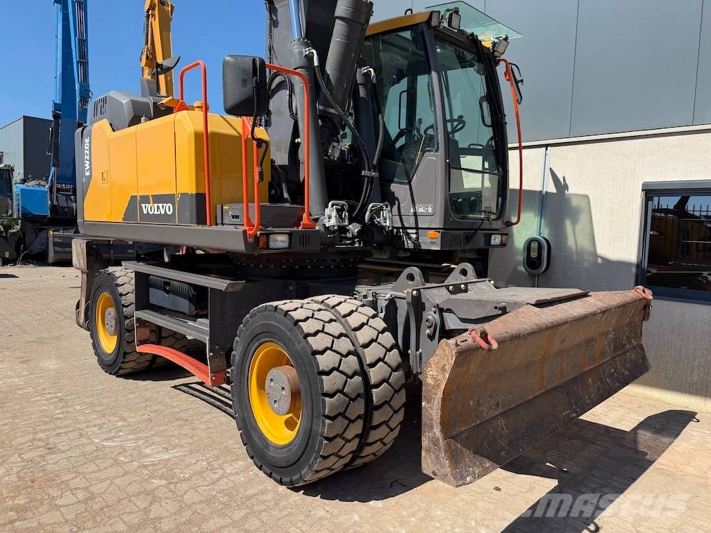 Volvo EW 220 E EW220 - EW 180 - EW 200 حفارات بعجل