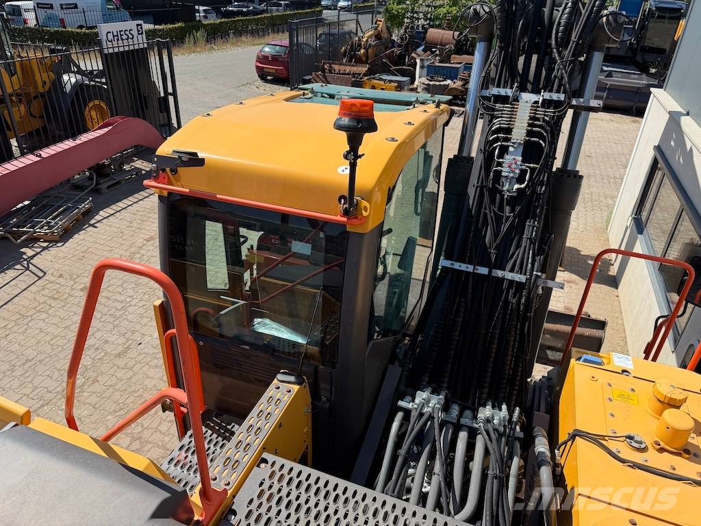 Volvo EW 220 E EW220 - EW 180 - EW 200 حفارات بعجل