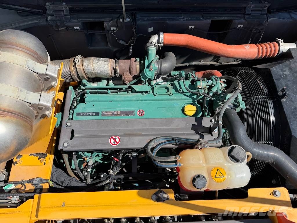 Volvo EW 220 E EW220 - EW 180 - EW 200 حفارات بعجل
