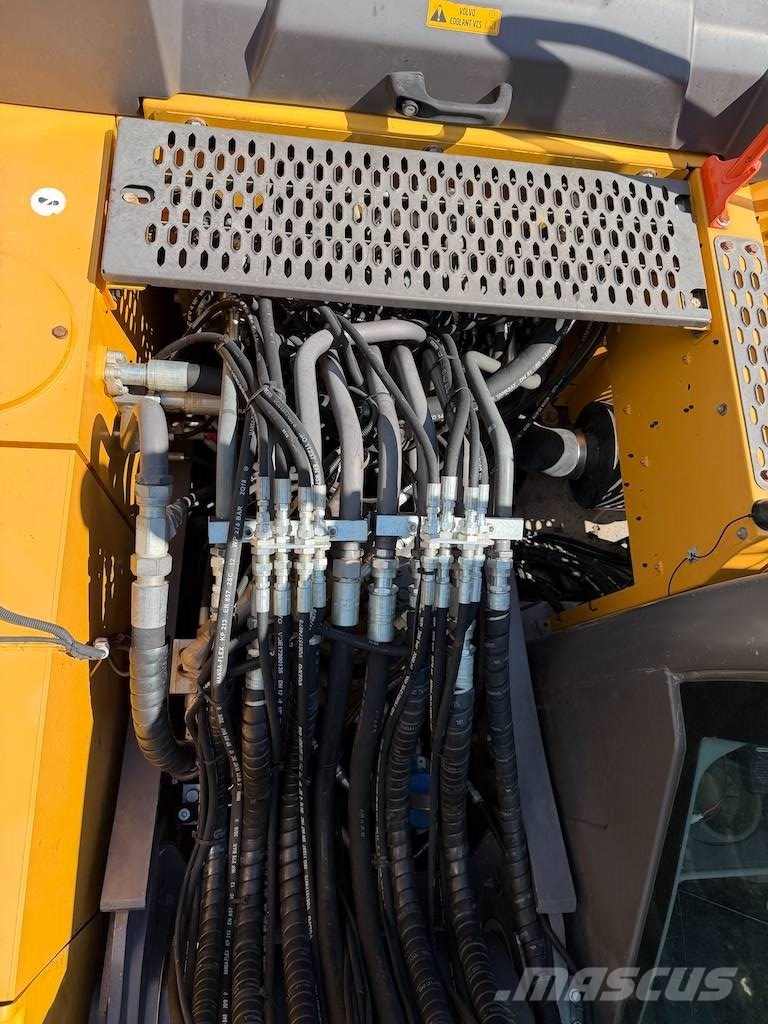 Volvo EW 220 E EW220 - EW 180 - EW 200 حفارات بعجل