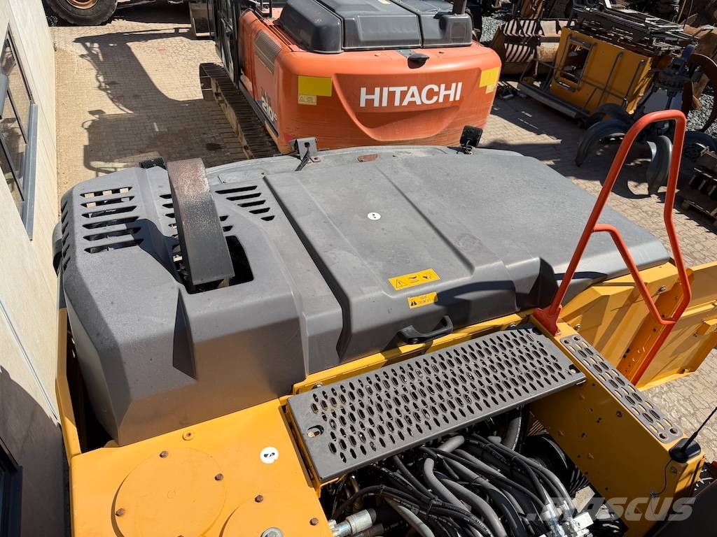 Volvo EW 220 E EW220 - EW 180 - EW 200 حفارات بعجل