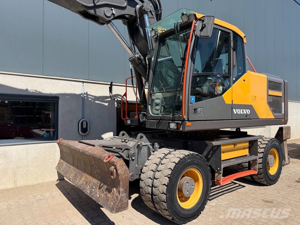 Volvo EW 220 E EW220 - EW 180 - EW 200 حفارات بعجل