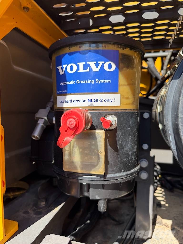 Volvo EW 220 E EW220 - EW 180 - EW 200 حفارات بعجل