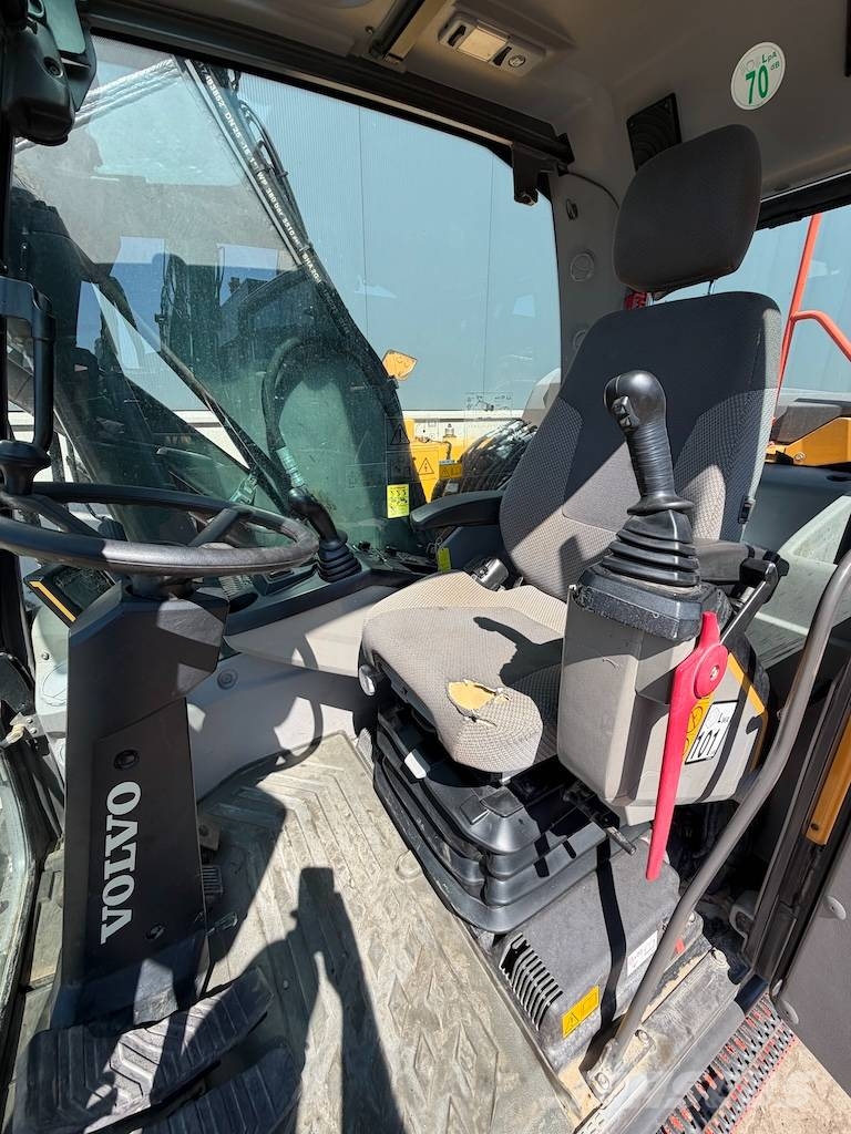 Volvo EW 220 E EW220 - EW 180 - EW 200 حفارات بعجل