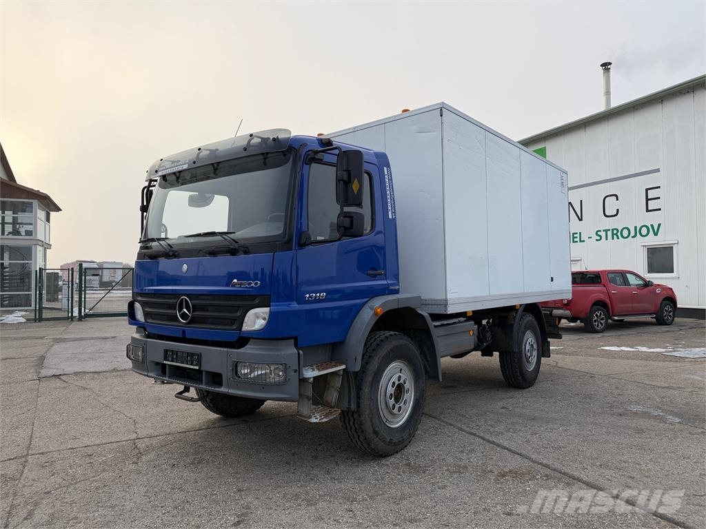 Mercedes-Benz Atego VIN 013 商务面包车