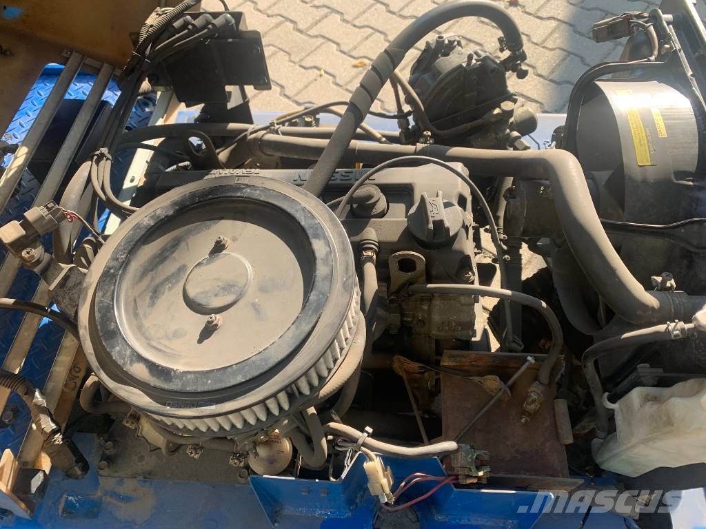 Nissan HT01 V-2567 EO Airport equipment