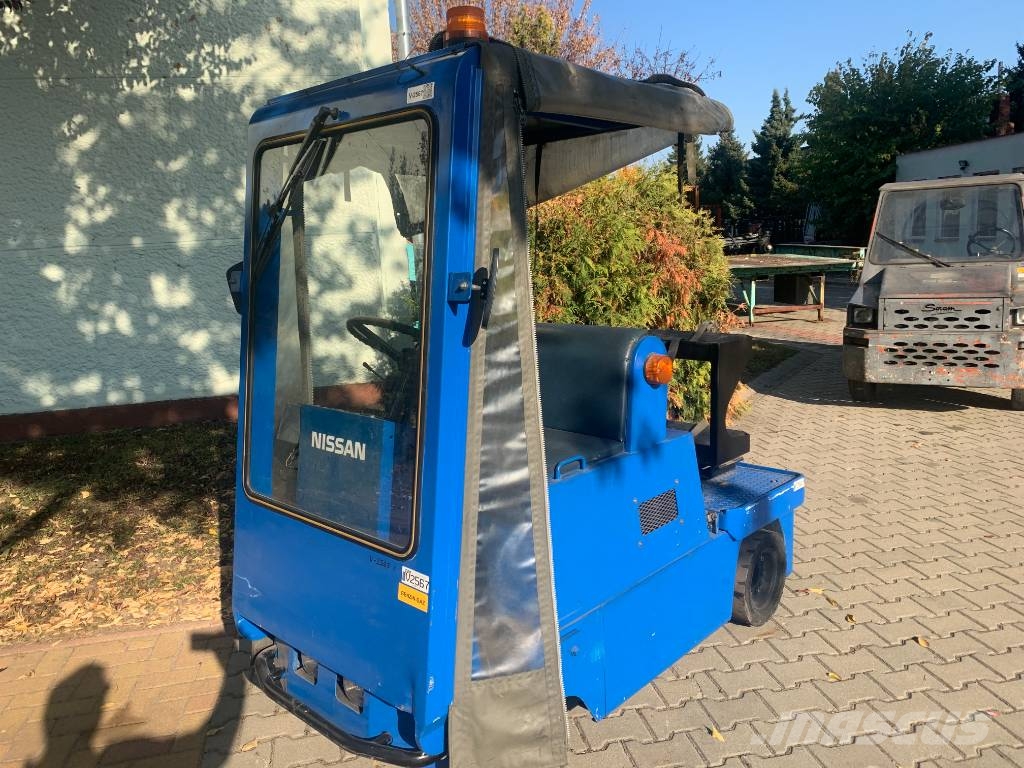 Nissan HT01 V-2567 EO Airport equipment