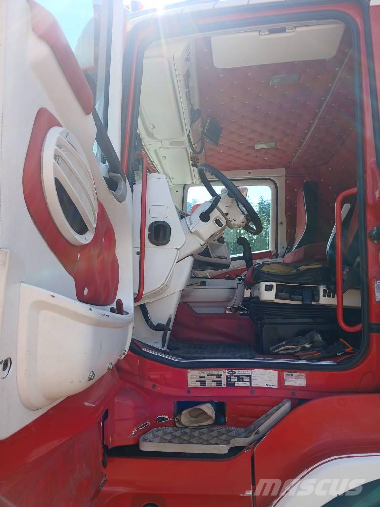 Scania R 560 Rol kiper kamioni sa kukom za podizanje tereta