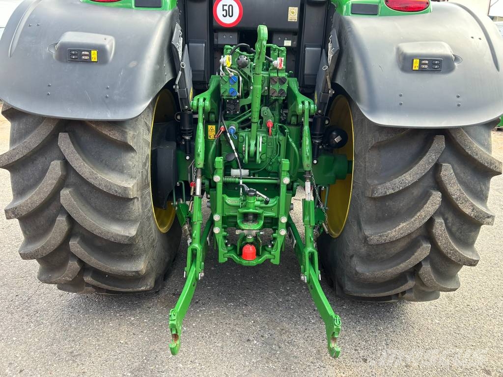 John Deere 6M 220 Tractores