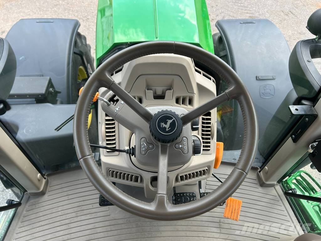 John Deere 6M 220 Tractores