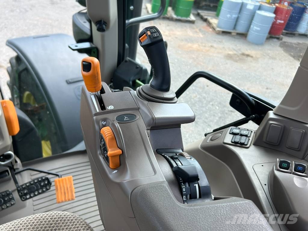 John Deere 6M 220 Tractores