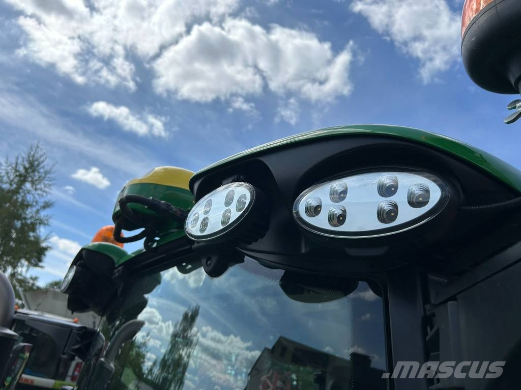 John Deere 6M 220 Tractores