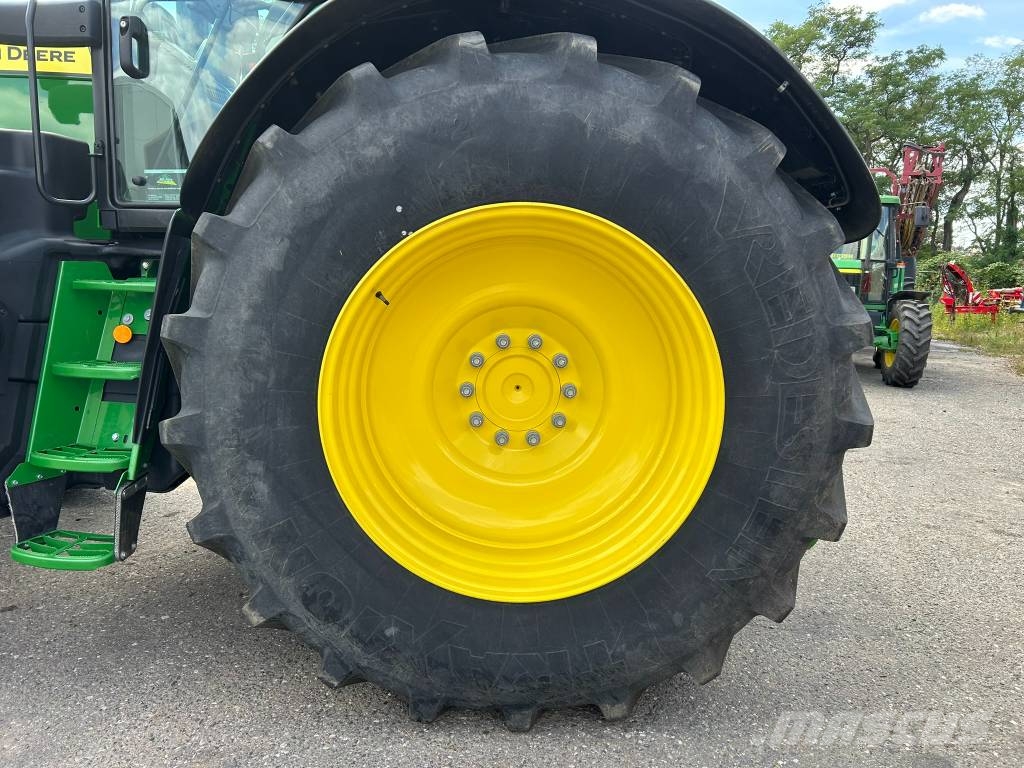 John Deere 6M 220 Tractores