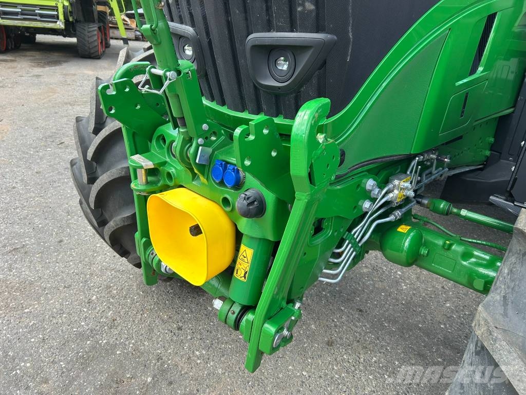 John Deere 6M 220 Tractores