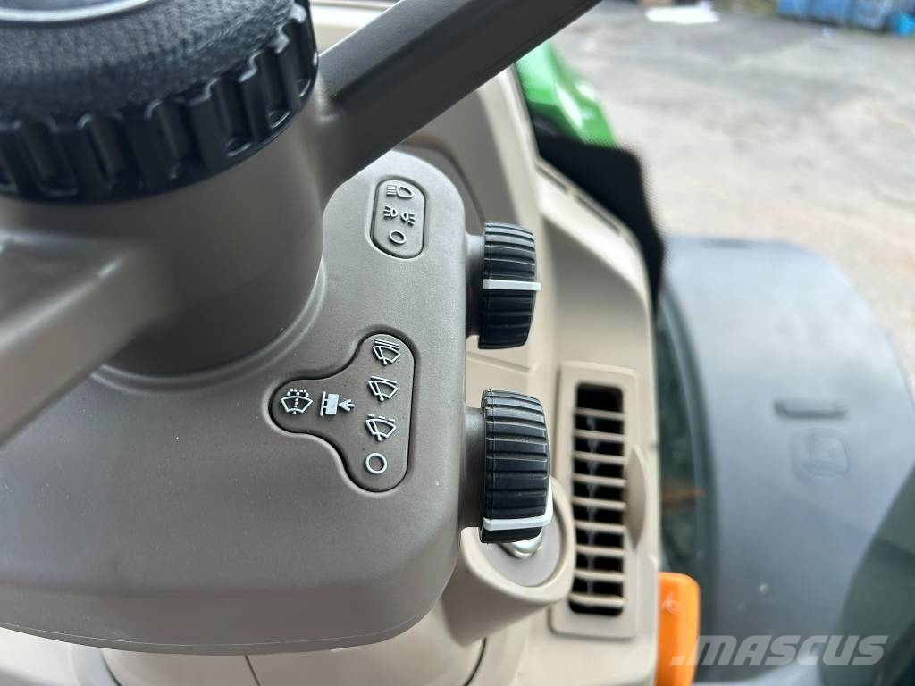 John Deere 6M 220 Tractores