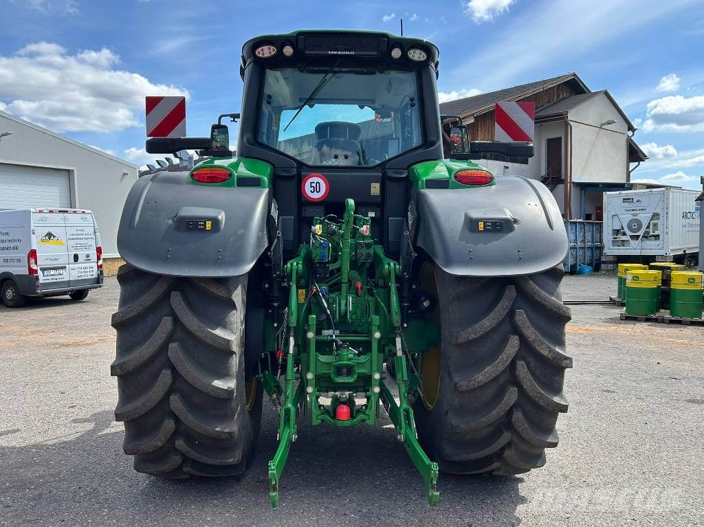 John Deere 6M 220 Tractores