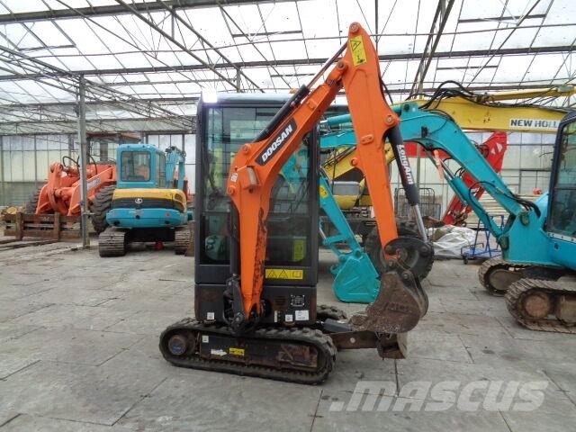 Doosan DX19 ミニ油圧ショベル 7t以下（ミニユンボ・ミニディガー）