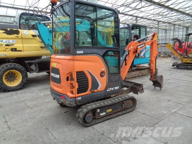 Doosan DX19 ミニ油圧ショベル 7t以下（ミニユンボ・ミニディガー）
