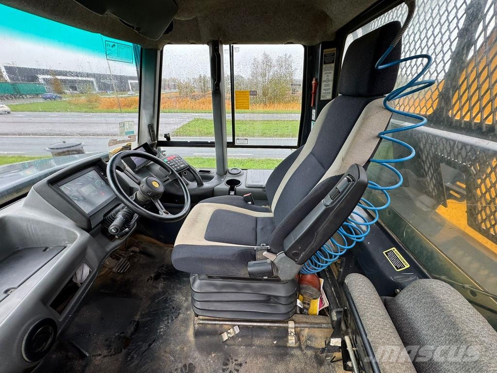 Bell B30D 铰接式自卸车