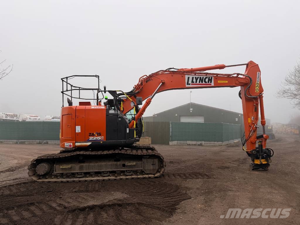 Hitachi ZX 225 US LC-6 with EC226 Engcon Kāpurķēžu ekskavatori