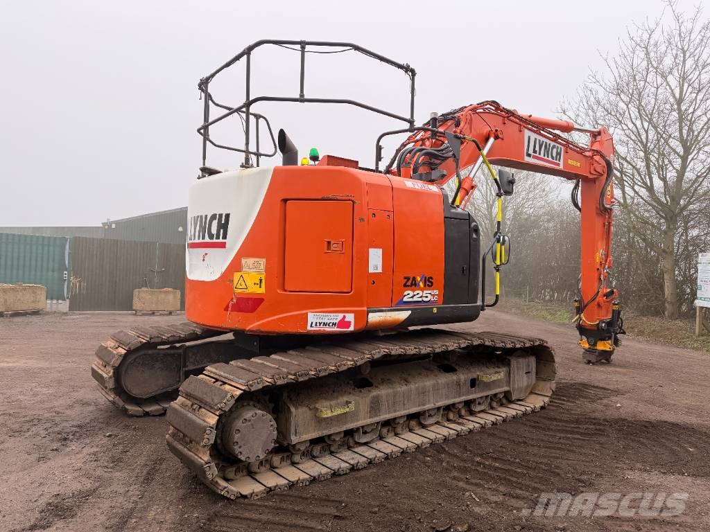 Hitachi ZX 225 US LC-6 with EC226 Engcon Kāpurķēžu ekskavatori
