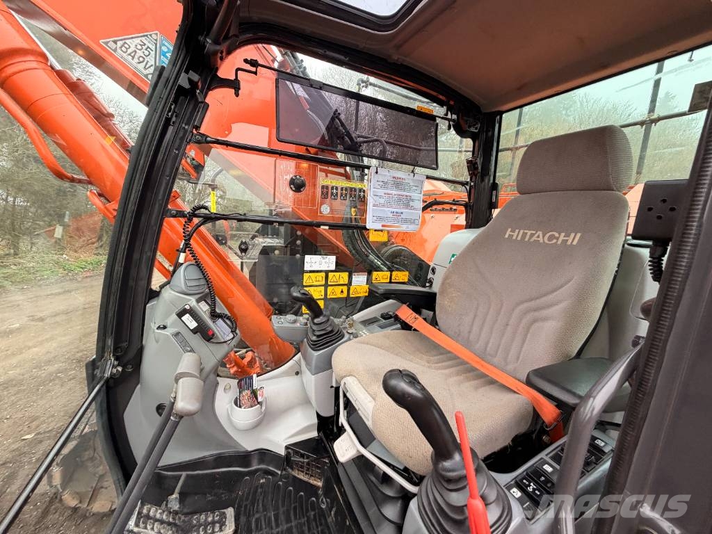 Hitachi ZX 225 US LC-6 with EC226 Engcon Kāpurķēžu ekskavatori